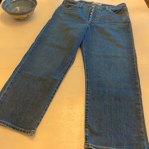 LEVIS Ribcage Ankle Jeans.  Size 32